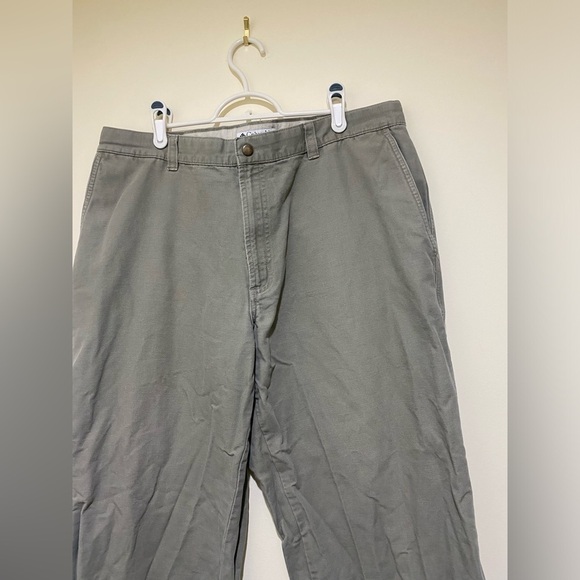 Columbia Dark Khaki Beige Cargo  Pants size 38 lots of pockets concealed pockets - Picture 4 of 16